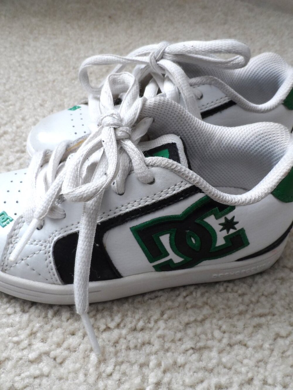 DC- Kids' Court Graffik Skate Shoes size 11